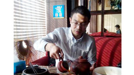 高川--湖南农大动物营养硕士
现任：饲料技术经理，进入资源各人庭，得到好多教员的援手，也越发分了然自己的地位和方向。以前人生的各种经历，在此时才发现它的价值。