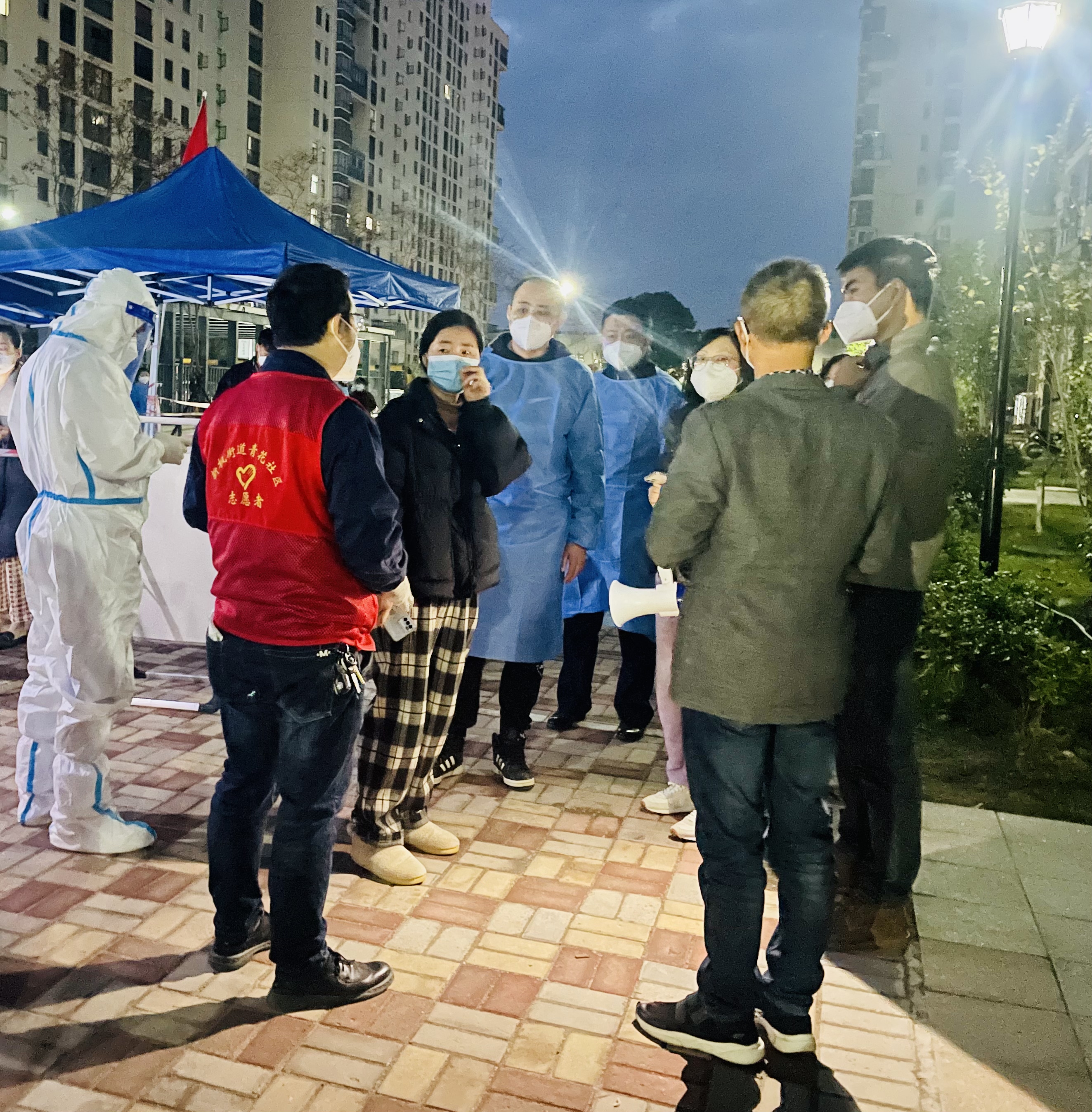 凌晨5点商议核酸秩序守护点位.jpg 凌晨5点商议核酸秩序守护点位.jpg