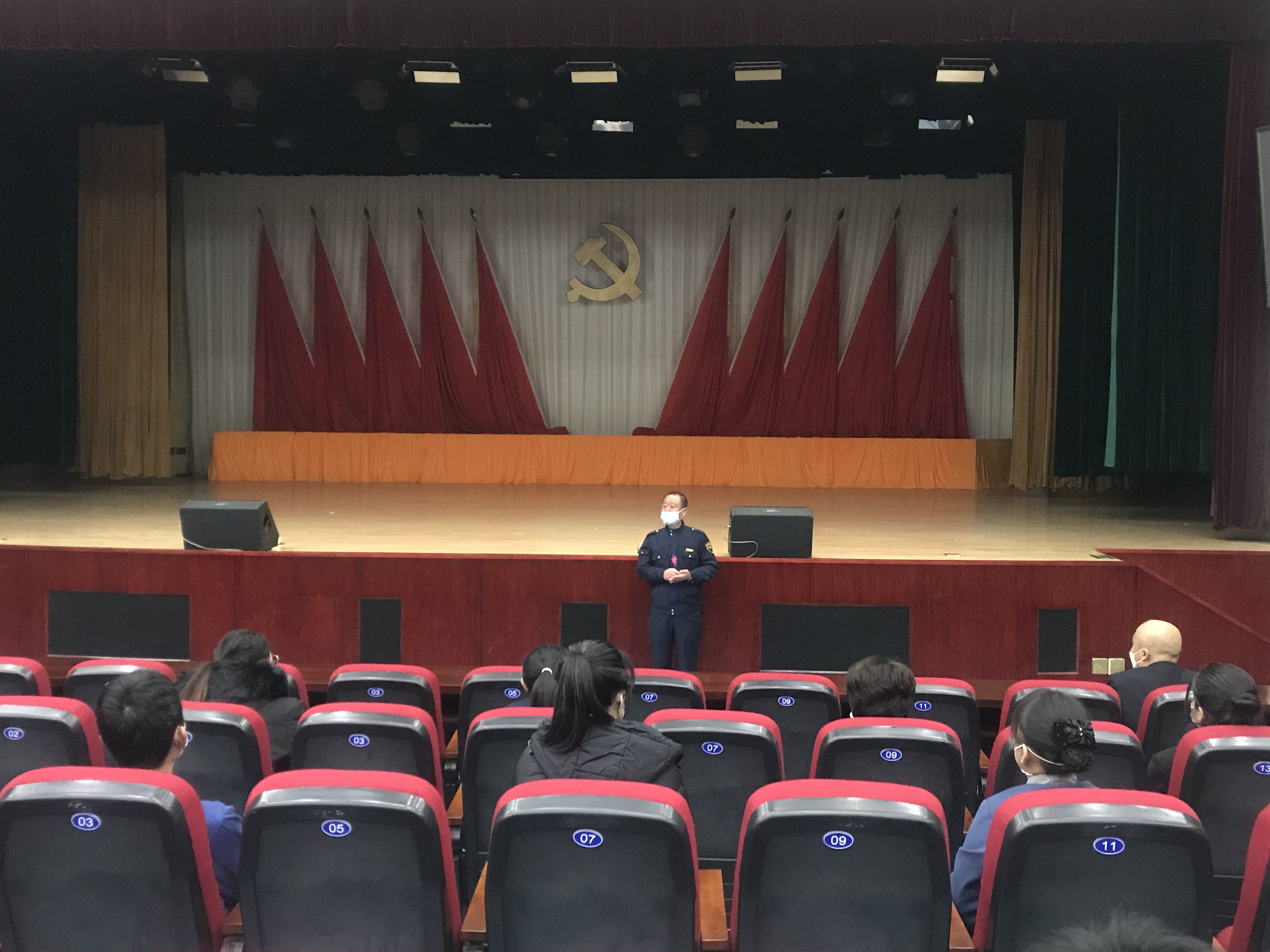 应急演练现场2.jpg 应急演练现场2.jpg