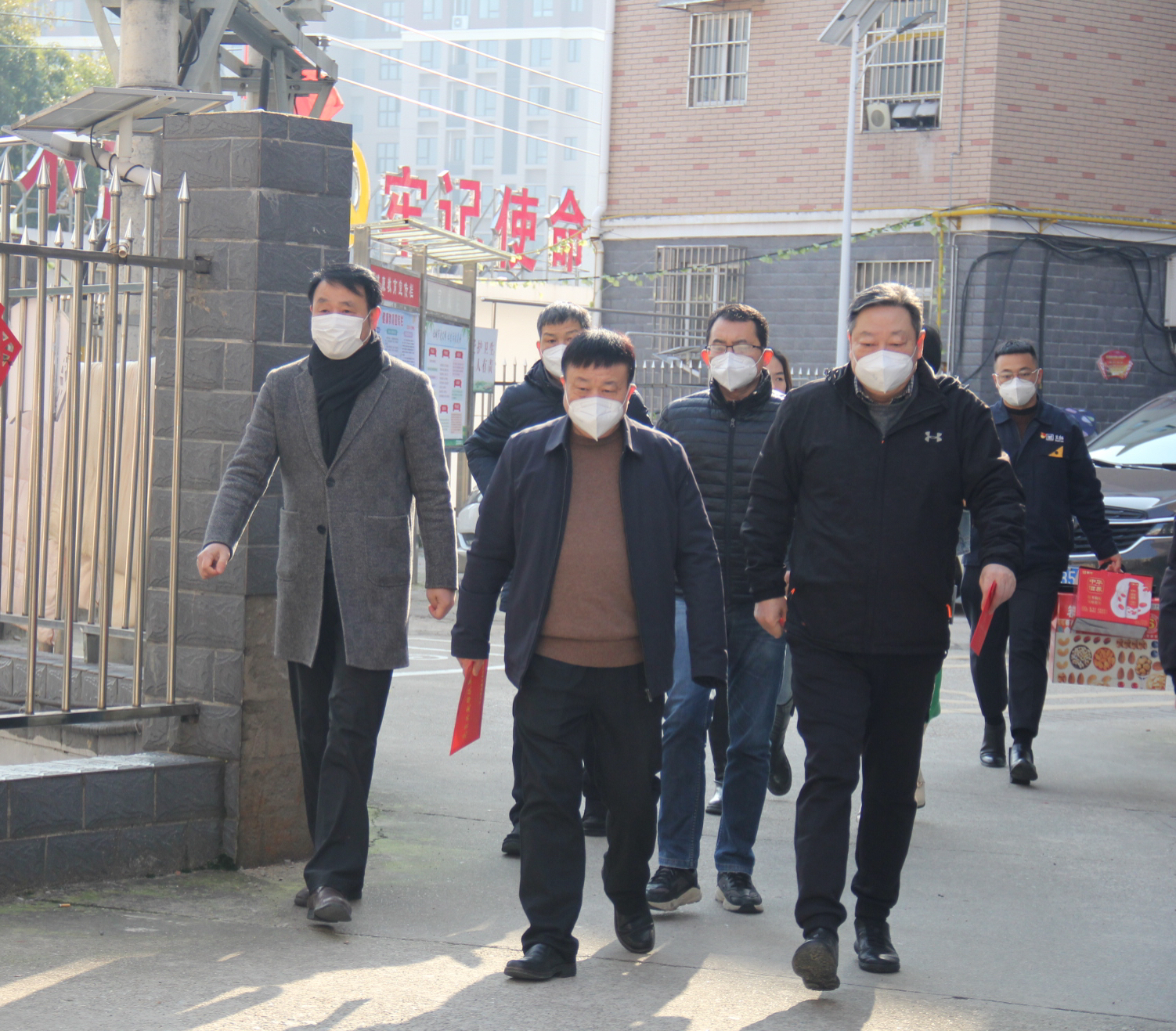 慰问qy千亿股份难题党员 (2).jpg 慰问qy千亿股份难题党员 (2).jpg