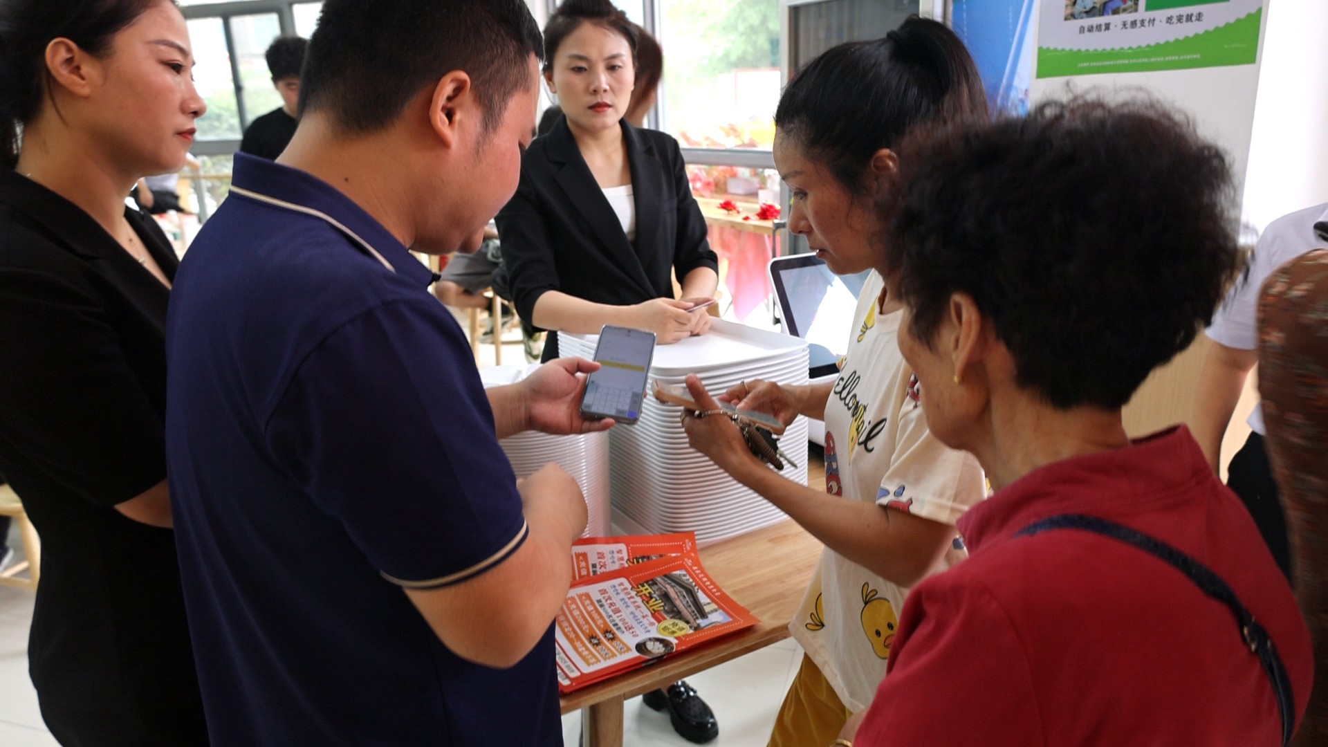 顾客现场充卡.png 顾客现场充卡.png