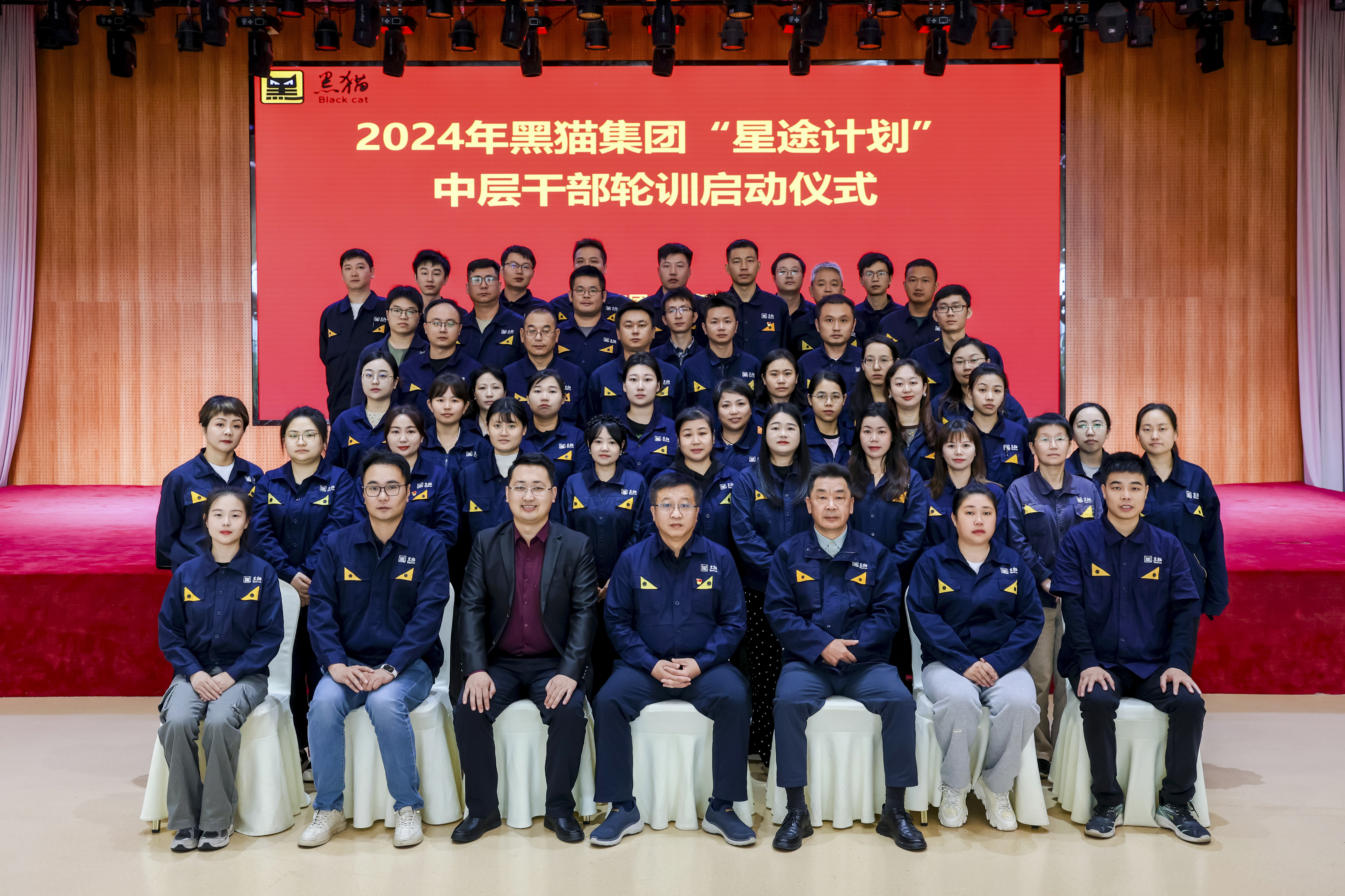 图4 合影留想.jpg