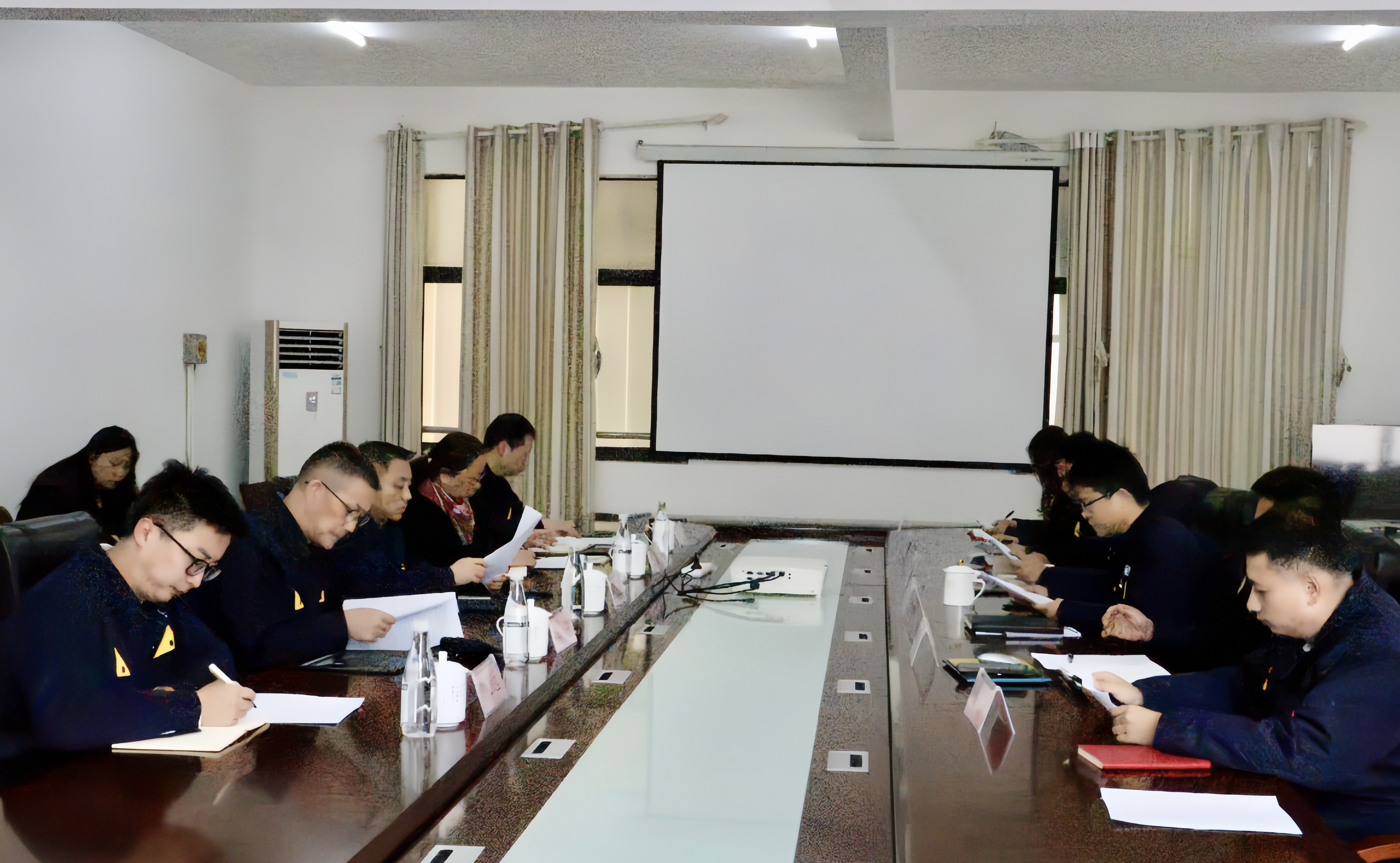 会议现场.jpg 会议现场.jpg