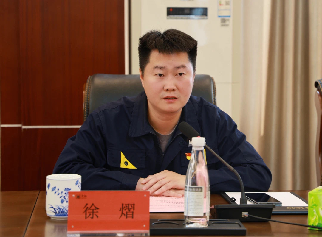 徐熠讲话.jpg 徐熠讲话.jpg