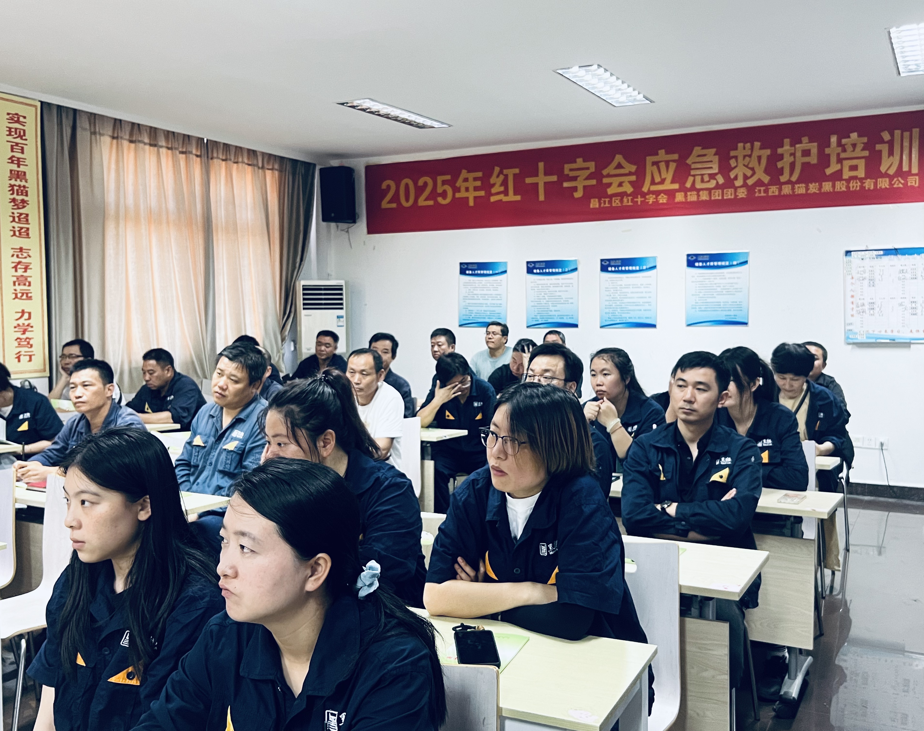 学员们当真进建.jpg