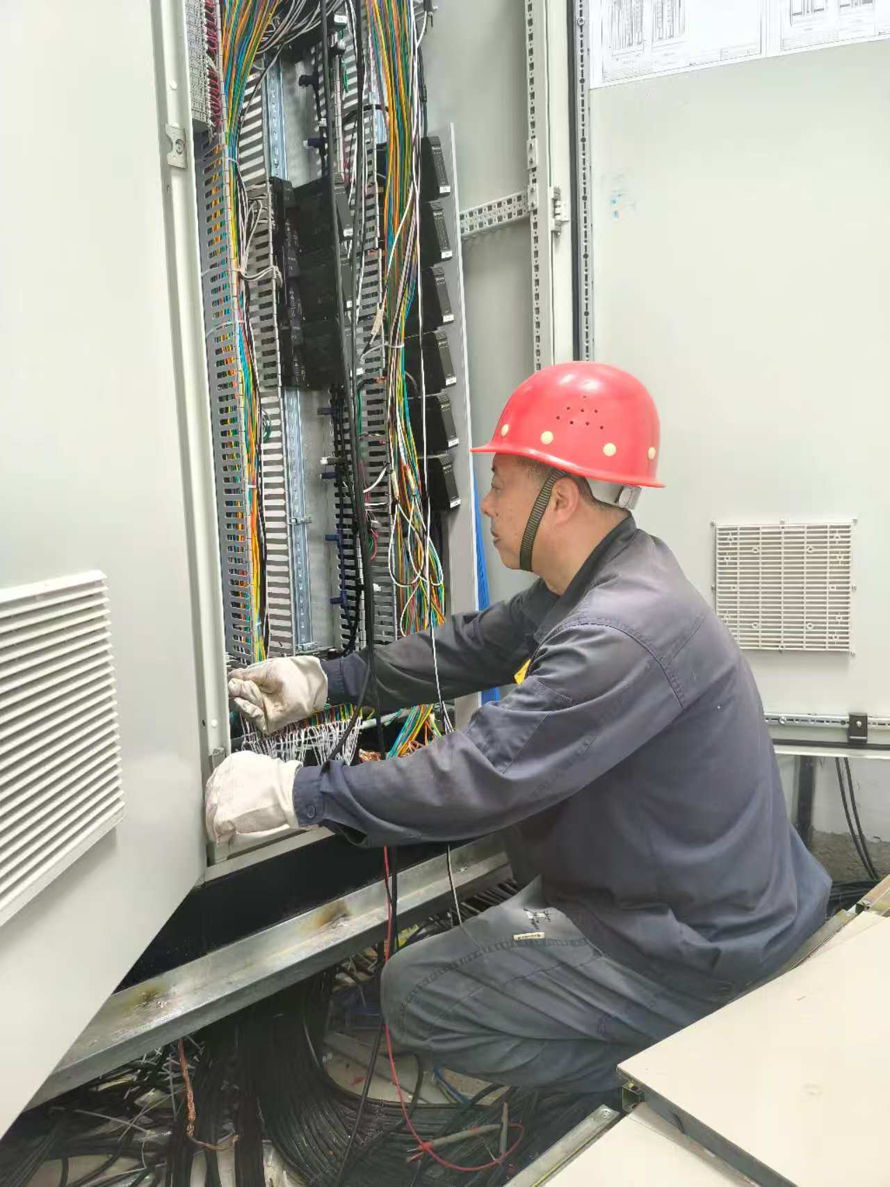 磷酶素车间建理DCS柜.png 磷酶素车间建理DCS柜.png